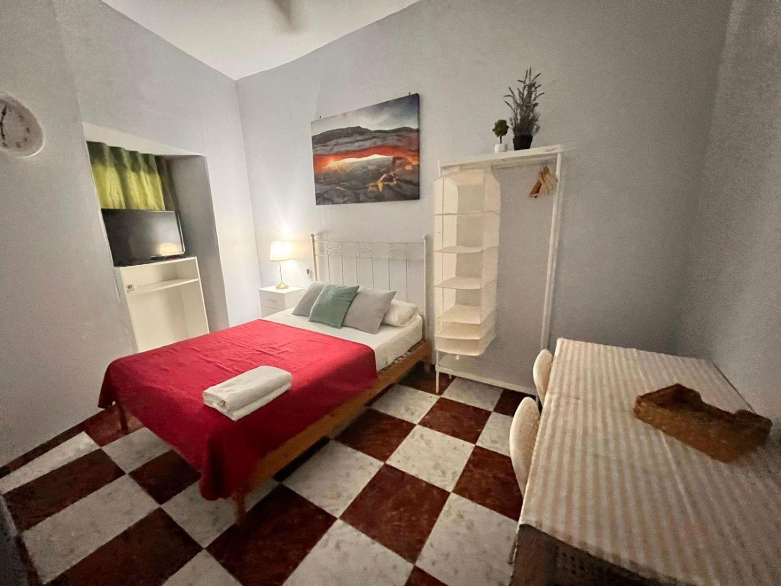 Santa Isabel Low Cost Rooms In Private House Sevilla Dış mekan fotoğraf